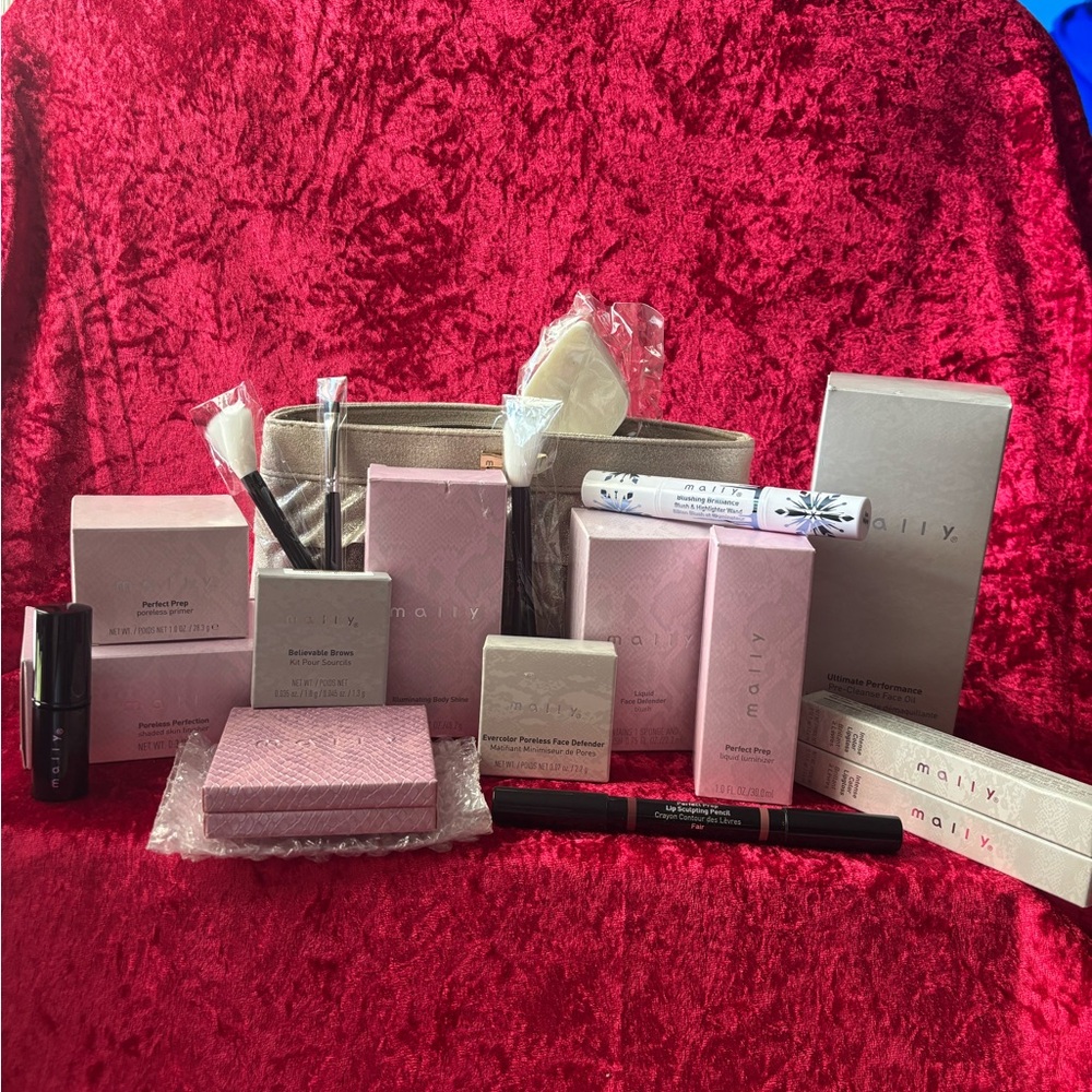 #MB999 NEW Mally Beauty Makeup Set with Brushes